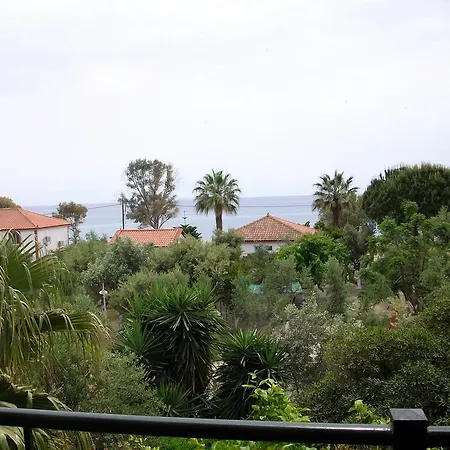 Resbithas Aparthotel *